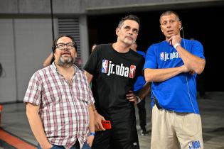 Intendente( i) Mauricio Zunino y Federico Graña en las finales del torneo Jr. NBA en el Antel Arena