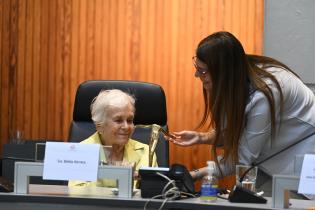 Entrega del premio Montevideanas a Belela Herrera en la Junta Departamental de Montevideo