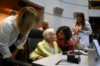 Entrega del premio Montevideanas a Belela Herrera en la Junta Departamental de Montevideo