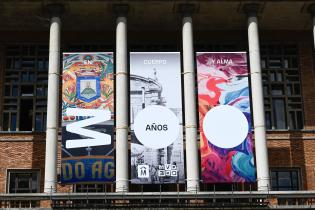 Fachada de la intendencia por los 300 años de Montevideo