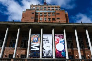 Fachada de la intendencia por los 300 años de Montevideo