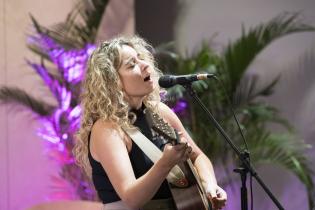 Florencia Núñez, participa del ciclo acústico «Mujeres que hacen Eco» en el Espacio Colabora Florencia Núñez, participa del ciclo acústico «Mujeres que hacen Eco» en el Espacio Colabora