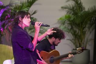 Lu Ferreira , participa del ciclo acústico «Mujeres que hacen Eco» en el Espacio Colabora