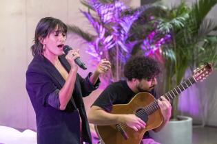 Lu Ferreira , participa del ciclo acústico «Mujeres que hacen Eco» en el Espacio Colabora