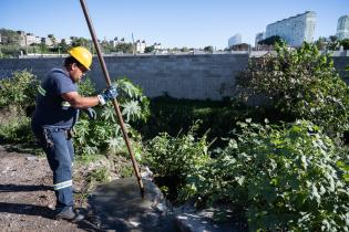 Limpieza de cañada en barrio Aquiles Lanza