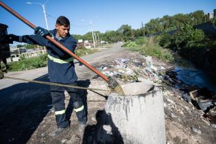 Limpieza de cañada en barrio Aquiles Lanza