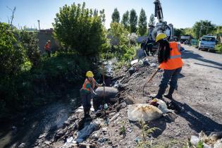 Limpieza de cañada en barrio Aquiles Lanza