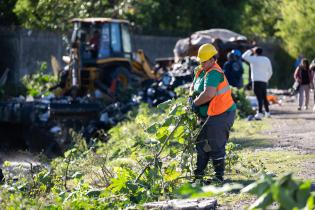 Limpieza de cañada en barrio Aquiles Lanza