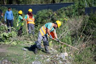 Limpieza de cañada en barrio Aquiles Lanza