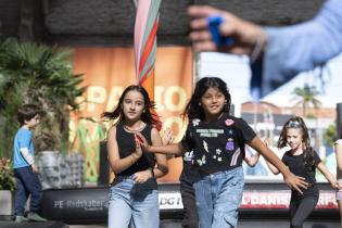 Exhibición del equipo nacional de atletas de Dinamarca en el Espacio Modelo Exhibición del equipo nacional de atletas de Dinamarca en el Espacio Modelo