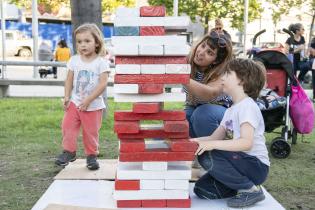  Juega el B, en la plaza Líber Seregni