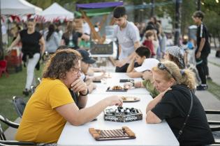 Juega el B, en la plaza Líber Seregni Juega el B, en la plaza Líber Seregni