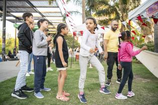 Juega el B, en la plaza Líber Seregni Juega el B, en la plaza Líber Seregni