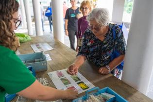 Entrega de semillas en la Semana Criolla 2024