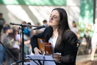 Premiación a Faustina Diego Urbin en el Escenario Proa de la Semana Criolla 2024