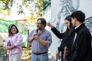 Mauricio Zunino (i) y María Inés Obaldía en la premiación a Faustina Diego Urbin en la Semana Criolla 2024 Mauricio Zunino (i) y María Inés Obaldía en la premiación a Faustina Diego Urbin en la Semana Criolla 2024