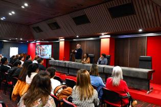 Capacitación a mujeres migrantes en cuidados a infancias Capacitación a mujeres migrantes en cuidados a infancias