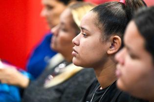 Capacitación a mujeres migrantes en cuidados a infancias