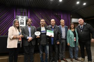 Entrega de reconocimientos a organizadores de los corsos barriales.