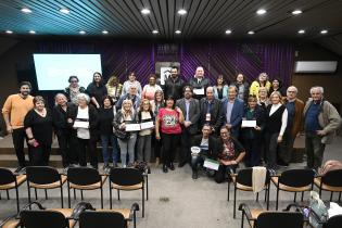 Entrega de reconocimientos a organizadores de los corsos barriales.