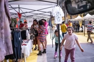 Feria en el Espacio Modelo en el marco de la Semana de Arte Trans