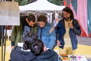 Feria en el Espacio Modelo en el marco de la Semana de Arte Trans