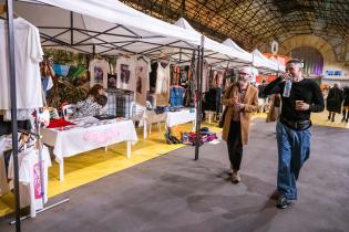 Feria en el Espacio Modelo en el marco de la Semana de Arte Trans