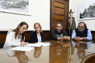 Firma de convenio de presupuestación de la Banda Sinfónica de Montevideo Firma de convenio de presupuestación de la Banda Sinfónica de Montevideo
