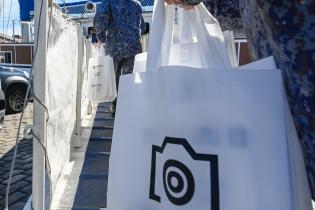 Entrega de libros para obsequiar a los piases que visita el Capitán Miranda Entrega de libros para obsequiar a los piases que visita el Capitán Miranda