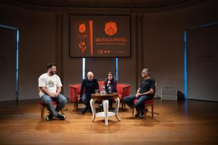 Presentación del libro de la escuela de Poesía del teatro Solís, Araña la poesía Presentación del libro de la escuela de Poesía del teatro Solís, Araña la poesía