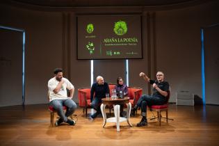 Presentación del libro de la escuela de Poesía del teatro Solís, Araña la poesía Presentación del libro de la escuela de Poesía del teatro Solís, Araña la poesía