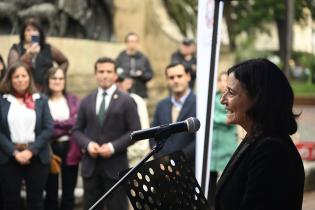 Colocación de placa por los 300 años de Montevideo en Plaza Zabala junto a delegación del Municipio de Durango 