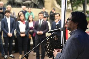 Colocación de placa por los 300 años de Montevideo en Plaza Zabala junto a delegación del Municipio de Durango Colocación de placa por los 300 años de Montevideo en Plaza Zabala junto a delegación del Municipio de Durango