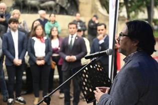 Colocación de placa por los 300 años de Montevideo en Plaza Zabala junto a delegación del Municipio de Durango 