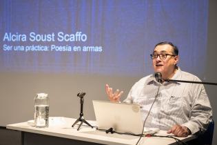 Conferencia de Cuauhtémoc Medina en el marco del cierre de la exposición «Escribir poesía, ¿vivir dónde?» de Alcira Soust Scaffo Conferencia de Cuauhtémoc Medina en el marco del cierre de la exposición «Escribir poesía, ¿vivir dónde?» de Alcira Soust Scaffo