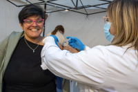 Jornada de vacunación contra la gripe en la explanada de la Intendencia de Montevideo 