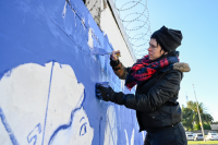 Pintada de mural por campaña «Informando a las mujeres, transformando vidas»