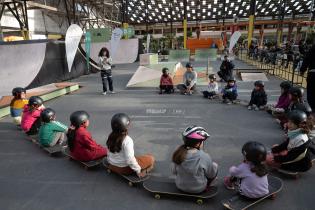 Taller de skate para mujeres en el Espacio Modelo en el marco de los 300 años de Montevideo