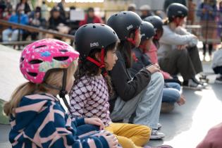 Taller de skate para mujeres en el Espacio Modelo en el marco de los 300 años de Montevideo