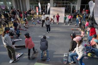 Taller de skate para mujeres en el Espacio Modelo en el marco de los 300 años de Montevideo Taller de skate para mujeres en el Espacio Modelo en el marco de los 300 años de Montevideo
