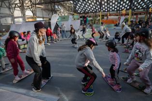 Taller de skate para mujeres en el Espacio Modelo en el marco de los 300 años de Montevideo Taller de skate para mujeres en el Espacio Modelo en el marco de los 300 años de Montevideo