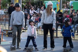 Taller de skate para mujeres en el Espacio Modelo en el marco de los 300 años de Montevideo