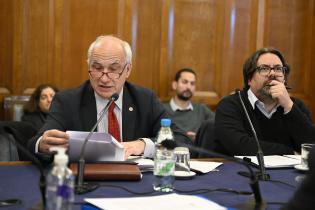 Comparecencia de delegación de la Intendencia ante comisión del Senado por funcionamiento de la UAM Comparecencia de delegación de la Intendencia ante comisión del Senado por funcionamiento de la UAM