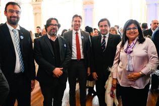 Mauricio Zunino (i) participa del 214° aniversario de la Revolución de Mayo Mauricio Zunino (i) participa del 214° aniversario de la Revolución de Mayo