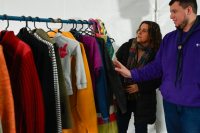Directora de Desarrollo Social, Mercedes Clara en rueda de prensa por campaña del abrigo