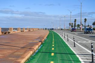 Ciclovía de la rambla entre calles Sarandí y Carlos María Morales 