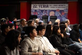 Función de Teatro en el Aula en la Feria del Libro Infantil y Juvenil Función de Teatro en el Aula en la Feria del Libro Infantil y Juvenil