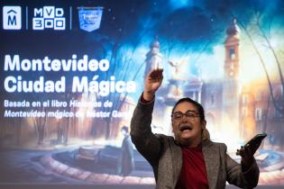 Función de Teatro en el Aula en la Feria del Libro Infantil y Juvenil Función de Teatro en el Aula en la Feria del Libro Infantil y Juvenil