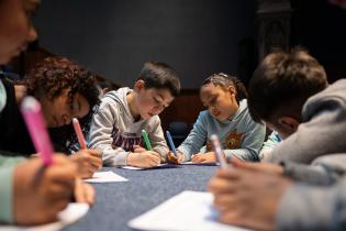 Función del programa Crece Desde el Pie de Gira, en la Feria del Libro Infantil y Juvenil 2024 Función del programa Crece Desde el Pie de Gira, en la Feria del Libro Infantil y Juvenil 2024
