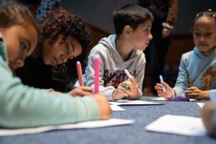 Función del programa Crece Desde el Pie de Gira, en la Feria del Libro Infantil y Juvenil 2024 Función del programa Crece Desde el Pie de Gira, en la Feria del Libro Infantil y Juvenil 2024